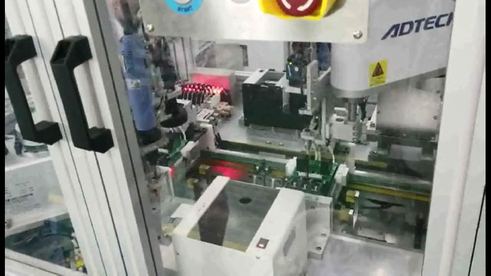 2组运动机构协作组装